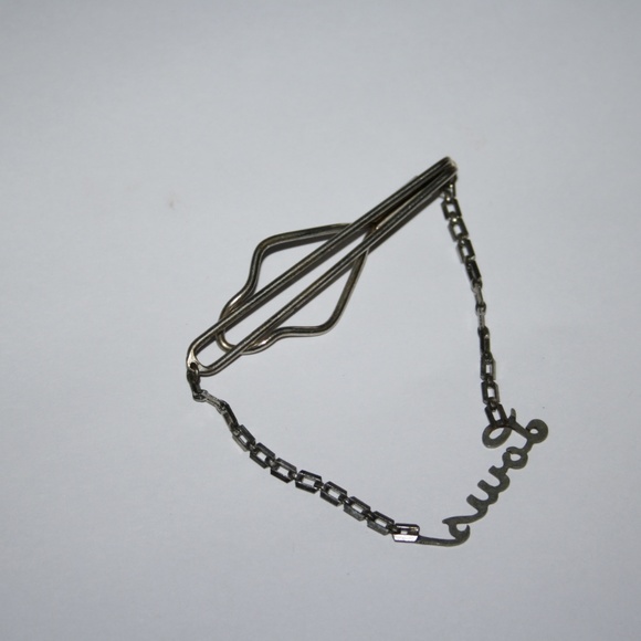 💼✨ Vintage Silver “Louis” Tie Clip with Chain Accent (2.5") - Picture 5 of 5